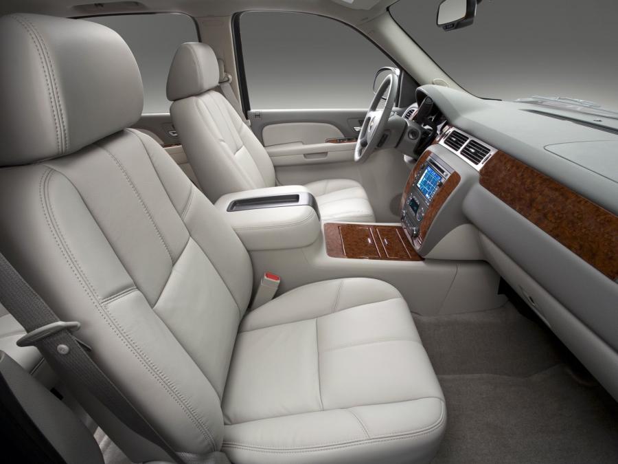  Chevrolet Suburban 2006 года  (фото 6 из 16)